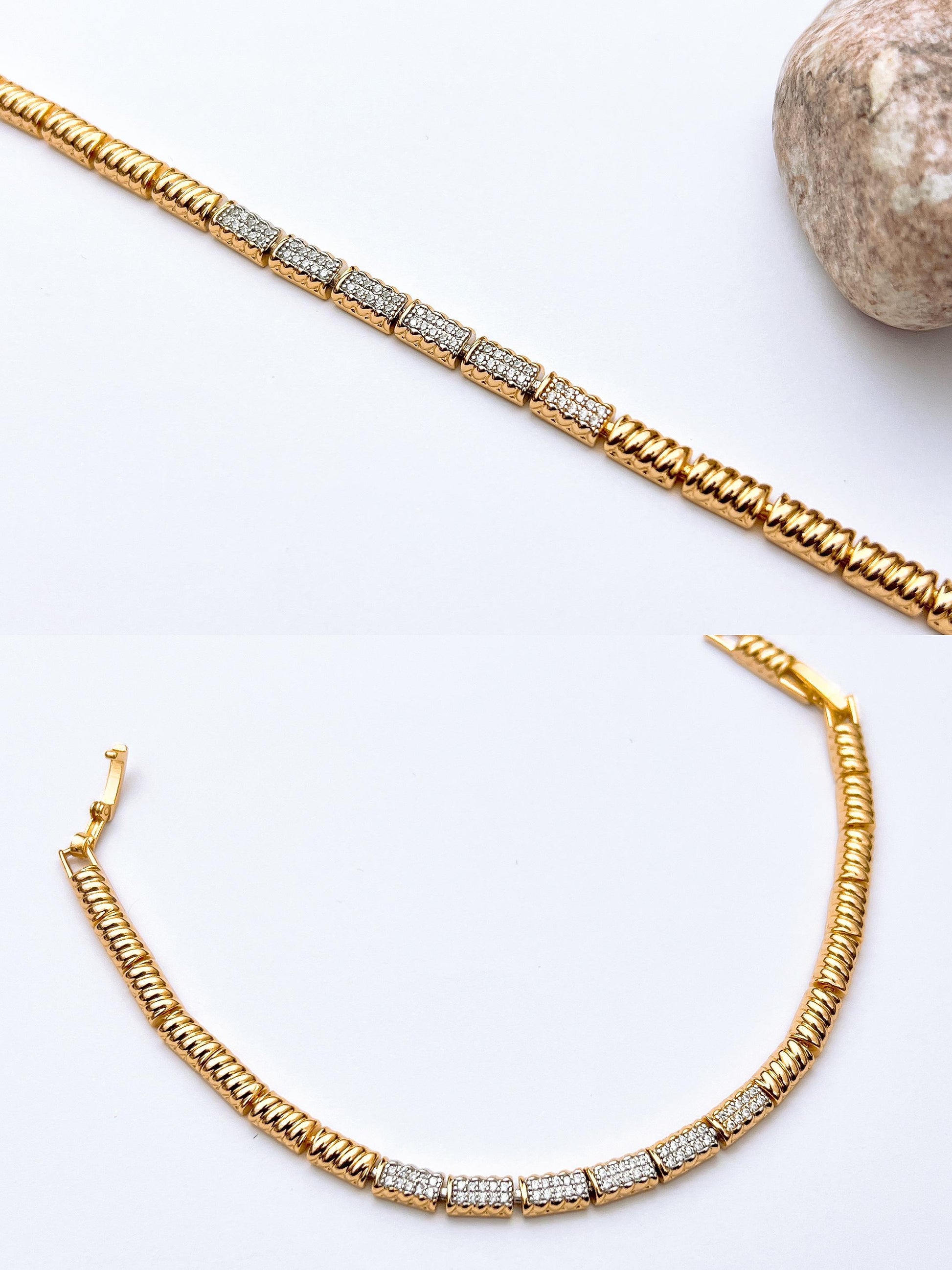 Golden spark crystal bracelet with ribbed chain design